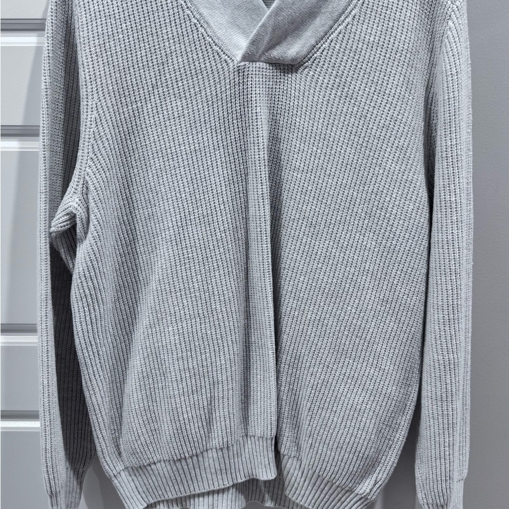 Express Men’s Light Gray V-Neck Sweater